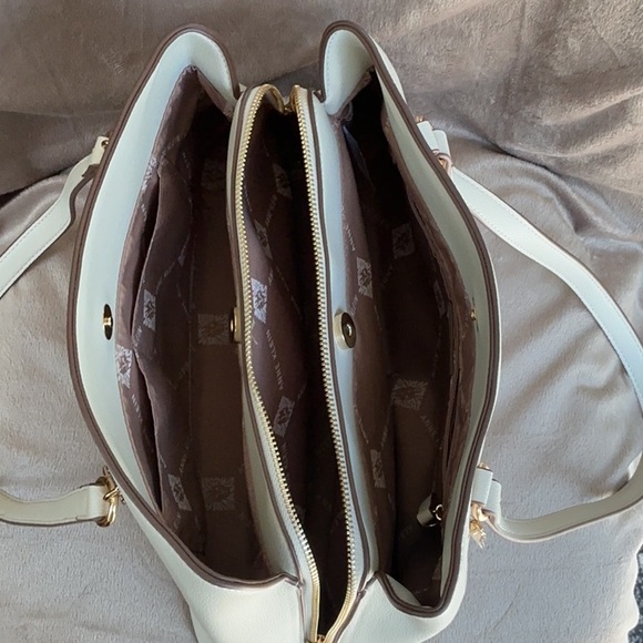 Anne Klein Off White and Gold Shoulder Bag with Chain Details Like New! - Picture 8 of 14